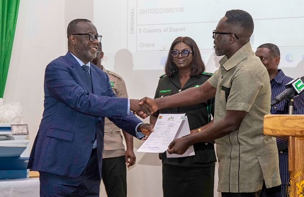 Paul Baffoe-Bonnie (left), acting Chief Justice, presenting the FLEGT Licence Certificate to Richard Nsenkyire (right), General Manager of Samartex Timber and Plywood Co. Ltd