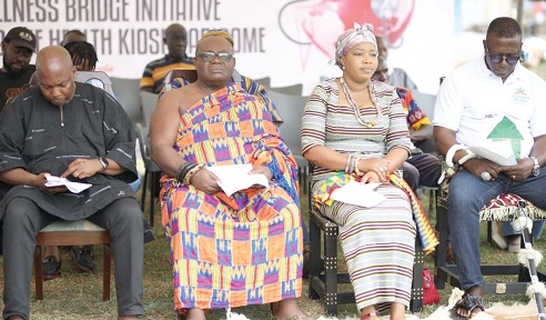 Togbe Kwasinyi Kakaklolo Agyeman V (right) with some dignitaries at the launch of the project at Adidome