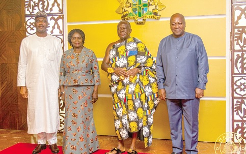 President John Dramani Mahama (right), Vice-President Naana Jane Opoku-Agyemang (2nd from left), Otumfuo Osei Tutu II (2nd from right), Asantehene and Sole Mediator, and Muntaka Mohammed-Mubarak, Minister for the Interior, after the presentation