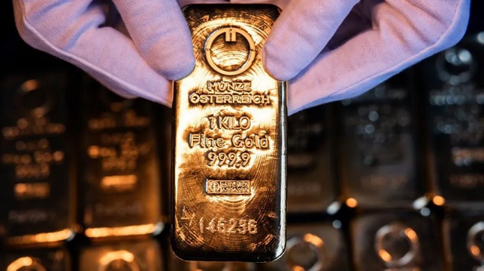 Gold price climbs above $4,400 to hit record high