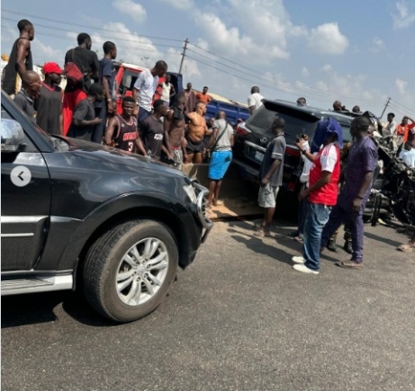 Heavyweight boxer Anthony Joshua injured in car crash in Nigeria, with two others dead
