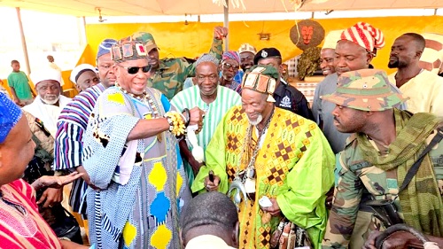 Buipewura Abdulai Jinapor II (left), Vice-President of the National House of Chiefs, with Ya-Na Abukari II (2nd from right), Overlord of Dagbon