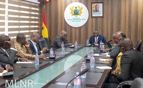 Emmanuel Armah-Kofi Buah (head of table),  Minister of Lands and Natural Resources, in a meeting with directors and management of the ministry in Accra