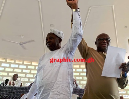 Lucas Yayil, Northern Regional Director of EC, declaring Alhaji Mohammed Mumuni the winner