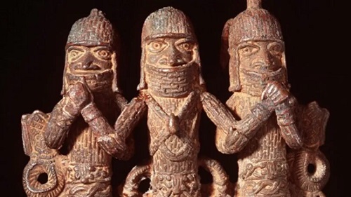 These are pendants worn by high ranking officials in Benin