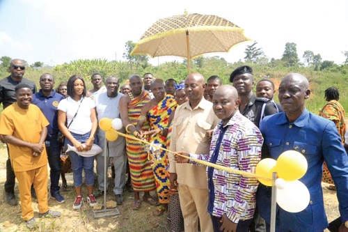  Nana Akwatia Obofourdom (4th from left), Kwakyimanhene and representative of Kokofu Traditional Area, Nana Dr Kofi Antwi (5th from left), Chief of Konongo Odumasi, and some members of the Minerals Commission cutting the tape to hand over the reclaimed lands to the people