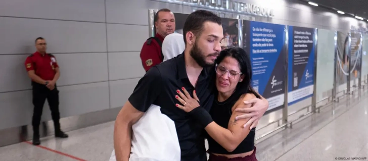 Brazil condemns US after deportees arrive handcuffed