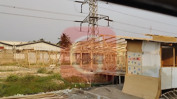 Accra: Rapid redevelopment of wooden structures under GRIDCo pylon by Odaw drain
