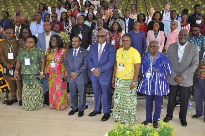 Dr Victor Asare Bampoe (front, third from right), CEO of NHIA; Dr Michael Makanga (front, fourth from right), Executive Director of the Global Health European and Developing Countries Clinical Trials Partnership 3, and other resource persons and participants