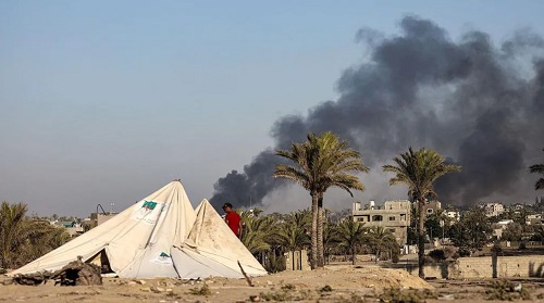 Smoke rises over western Deir al-Balah during an Israeli offensive on Monday