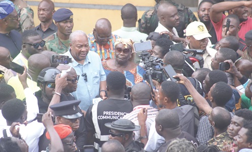 President John Dramani Mahama( Inset: arrowed), inspecting the market. With him include Dr Frank Amoakohene, Ashanti Regional Minister, and Richard Ofori Boadi, MCE of the Kumasi Metropolitan Assembly. Pictures: EMMANUEL BAAH