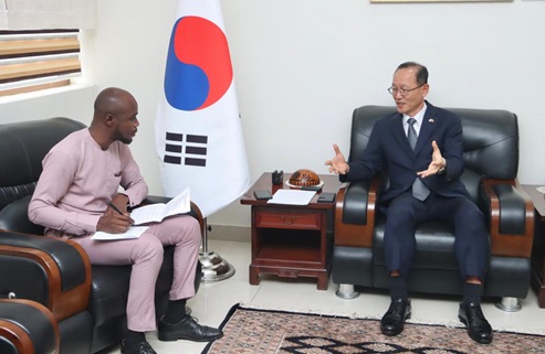 Kyongsig Park (right), the Korean Ambassador to Ghana speaking with the Pacome Emmanuel Damalie (left), the Daily Graphic reporter.