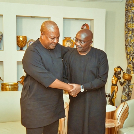 Bawumia: Former Veep visits President Mahama, bereaved families after Ashanti helicopter tragedy