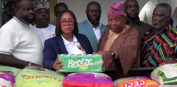 Linda Ocloo (middle) presneting the items to representatives of the Chief Imam