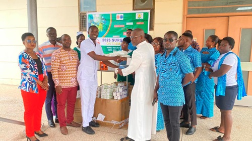 Bro. Rev. Fr. Alex Awuah (2nd from right), Chaplain of the St Michael’s Marshallan Association, making a presentation to Welbek Asamoah, Head of Nursing at the hospital