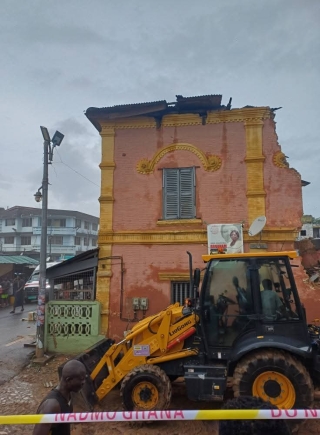Building collapses at London Bridge in Cape Coast and kills 2