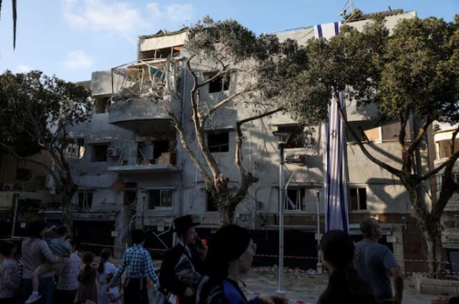 People gather at an impact site following Iran's strike on Israel, amid the Iran-Israel conflict, in Haifa, Israel, June 22, 2025. REUTERS/Florion Goga Purchase Licensing Rights