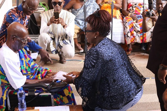 Tourism Minister pays courtesy visit to legendary musician Agya Koo Nimo