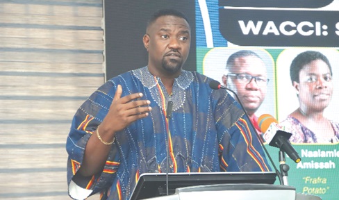 John Dumelo, Deputy Minister of Food and Agriculture, addressing the meeting. Picture: ELVIS NII NOI DOWUONA 