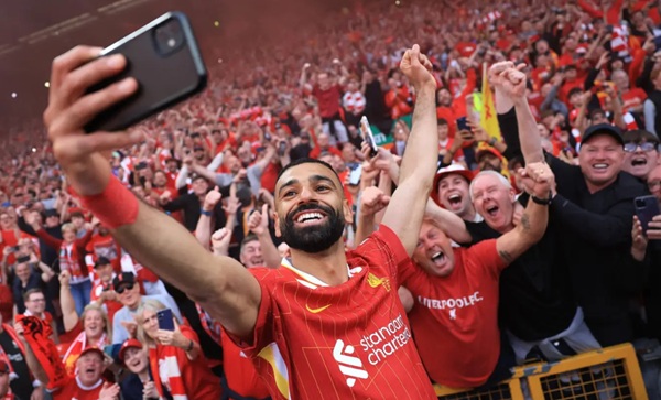 Liverpool clinch English Premier League title with thumping win over Spurs