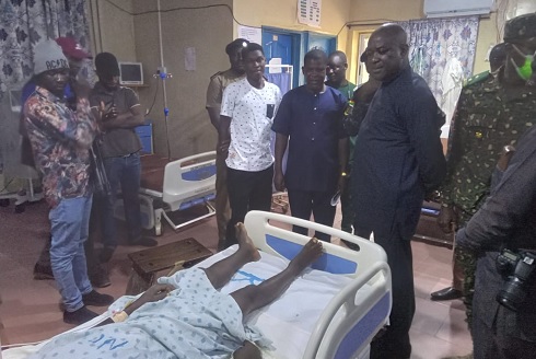  Professor Ahmed Jinapor (right), Director-General, GTEC, with MUSEC members and management of the school when they visited the injured student at the Baptist Medical Centre in Nalerigu