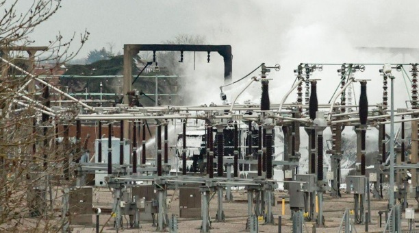 London: Major disruption as Heathrow Airport closed all day after nearby fire causes power outage