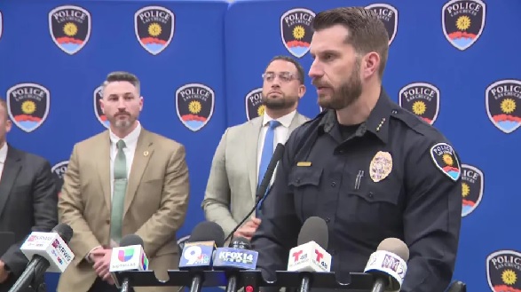 Las Cruces police chief Jeremy Story holds a briefing about a shooting in the US state of New Mexico that left three people dead.