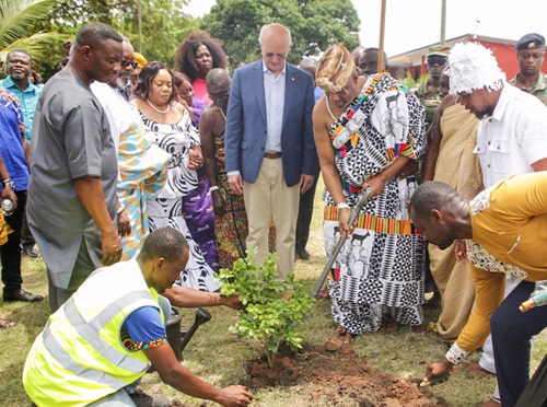 King Nii Tackie Teiko Tsuru II (3rd from right), Ga Mantse, covering the roots of a tree he planted with sand as Mário César Martins de Camargo (middle), President of Rotary International, and some officials look on  Picture: CALEB VANDERPUYE