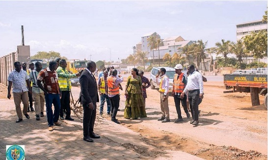 Ebi Bright (middle), Tema MCE interacting with the contractors