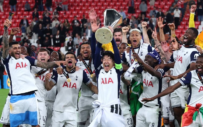 Tottenham beat Manchester United to win clinch Europa League trophy