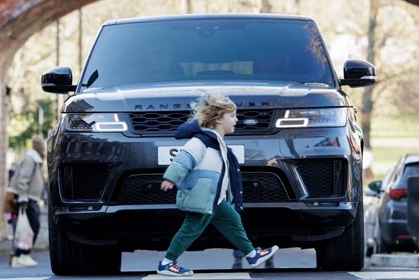 The report found that the average bonnet height of new cars sold in Europe rose from 77cm in 2010 to 84cm in 2024. Photograph: Crispin Hughes/Clean Cities Campaign/Climate Visuals