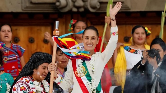 Mexico president to seek charges after being groped on street