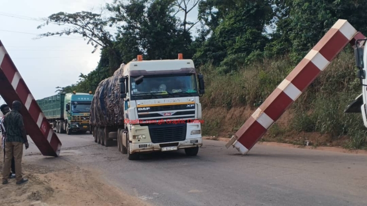 Broken height barrier poses danger on Accra–Kumasi N6 highway