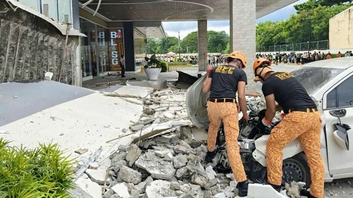 Residents in coastal towns in central and southern Philippines have been asked to evacuate
