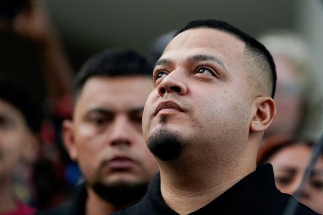 Kilmar Abrego, the migrant whose wrongful deportation to El Salvador made him a symbol of U.S. President Donald Trump's aggressive immigration policies, attends an event with supporters as he appears for a check-in at the ICE Baltimore field office three days after his release from criminal custody in Tennessee, in Baltimore, Maryland, U.S. August 25, 2025. REUTERS/Elizabeth Frantz/File Photo