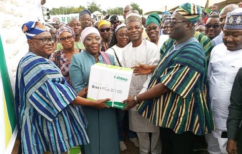 Eric Opoku (right), Minister of Food and Agriculture, handing over the inputs to Ali Adolf John (left), Northern Regional Minister. Wth them are Hawa Musah (2nd from left), Northern Regional Director of Food and Agriculture, and Adam Abubakari Takoro (2nd from right), Chief Executive Officer of the Tamale Metropolitan Assembly
