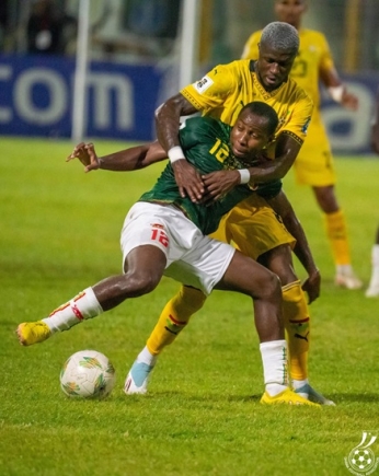 Kwasi Sibo tackles