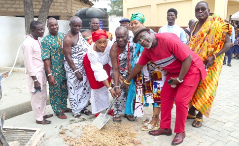 Naa-Amorkor Shika Futru I (4th from left), Queenmother of Asere-Amartse We, being assisted by Nii Amarkai III (middle), Asere Dzaasetse; Nii Adu Otu I (2nd from left), Ardeyman Mankralo, and some dignitaries to cut the sod for the construction of the borehole.  Picture: ELVIS NII NOI DOWUONA