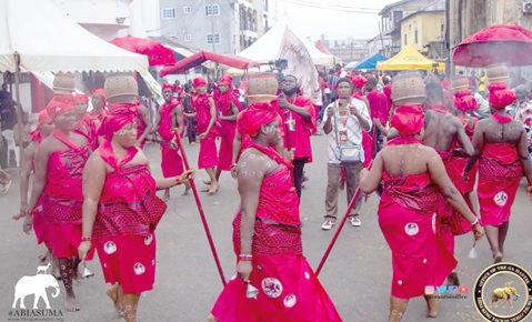 Maidens of the Ga Mantse Palace bearing pots of fire to cleanse the path before Nii Tackie Teiko Tsuru II, the Ga Mantse, walks along it Maidens of the Ga Mantse Palace bearing pots of fire to cleanse the path before Nii Tackie Teiko Tsuru II, the Ga Mantse, walks along it