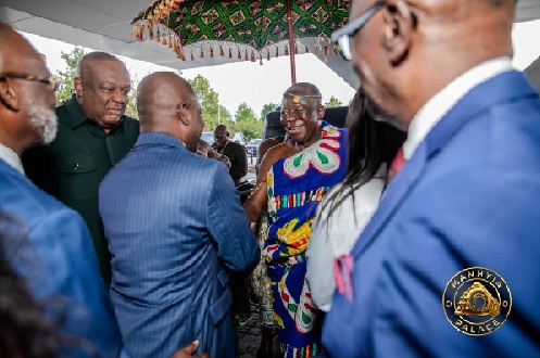 Sampson Ahi, Deputy Minister of Trade, Agribusiness and Industry interacting with  Asantehene, Otumfuo Osei Tutu II, who graced the summit while others look on