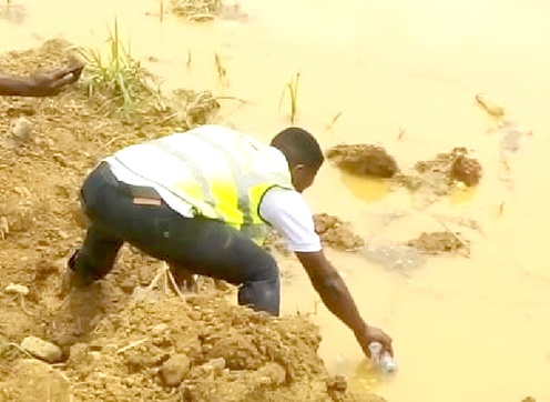 An official of the EPA fetching the water after the dechemicalisation An official of the EPA fetching the water after the dechemicalisation