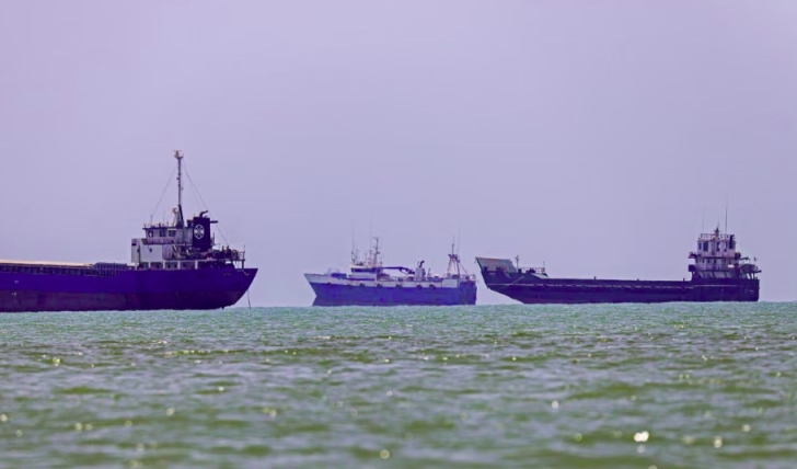Oil prices leap and stocks fall amid US-Iran strikes over Hormuz