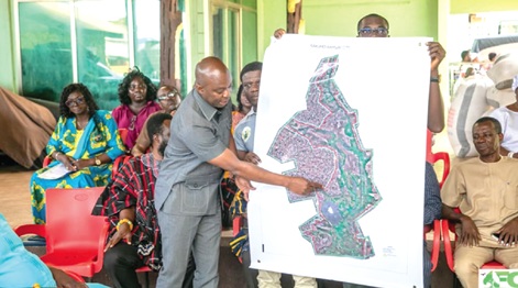 Dr Hugh C.A Brown, Chief Executive of the Forestry Commission, making a presentation on the Sakumo Ramsar Site to the Nungua Traditional Council
