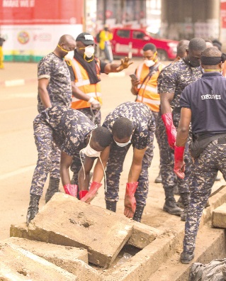 Personnel of the Ghana Police Service joined hands with community members to clear piled-up waste at Circle, Accra Personnel of the Ghana Police Service joined hands with community members to clear piled-up waste at Circle, Accra