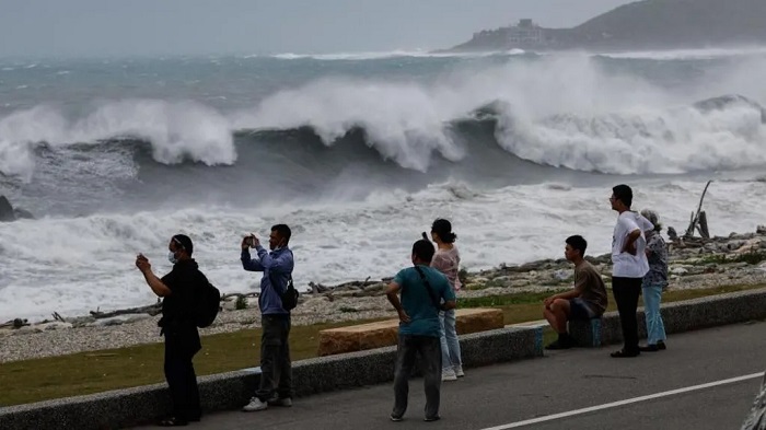 Typhoon Bavi, which spans 1,000km at its widest point – roughly the width of France – is sweeping across the Pacific towards Taiwan