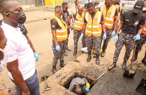 Personnel from Zoomlion Ghana Limited, supported by community members, swept and cleared silt and waste from sections of the road during the clean-up exercise at Accra Central Personnel from Zoomlion Ghana Limited, supported by community members, swept and cleared silt and waste from sections of the road during the clean-up exercise at Accra Central