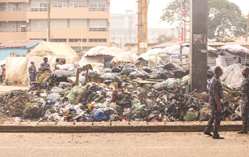 Heaps of rubbish at circle Heaps of rubbish at circle