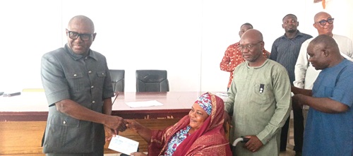 Alhaji Issah Nurah Dawaana, MCE for Wa, handing over a cheque to Kutum Abdullah, the Chairperson of the Wa Municipal Disability Association Alhaji Issah Nurah Dawaana, MCE for Wa, handing over a cheque to Kutum Abdullah, the Chairperson of the Wa Municipal Disability Association