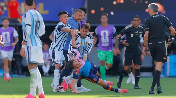 Gavi was pushed in the face by Leandro Paredes as he was forced to the ground