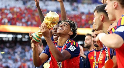 Lamine Yamal steals Messi’s farewell